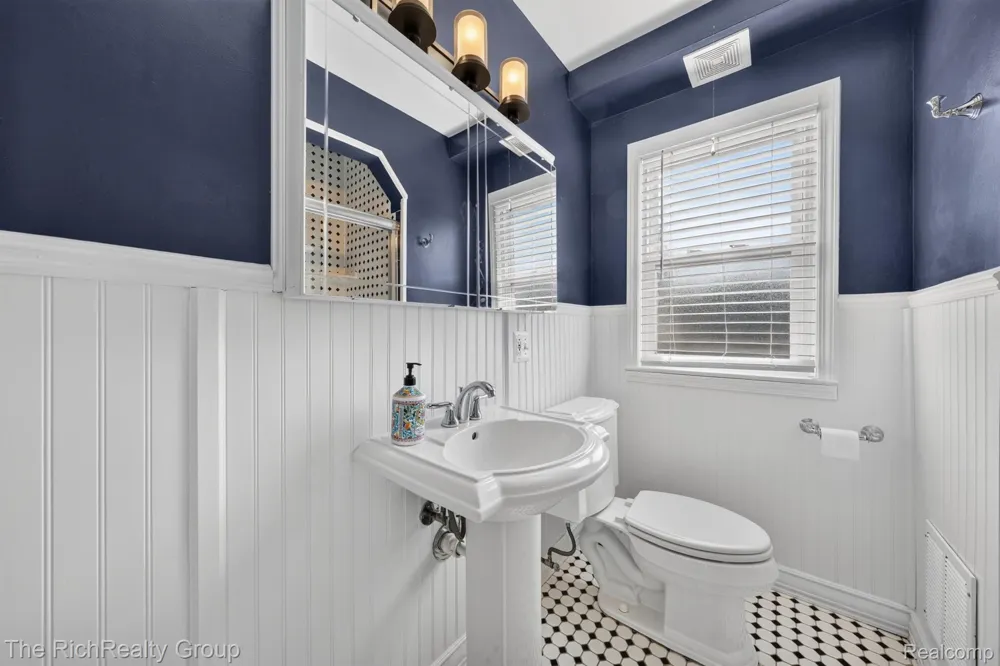 1355 Camden Street Ferndale City, MI 48220