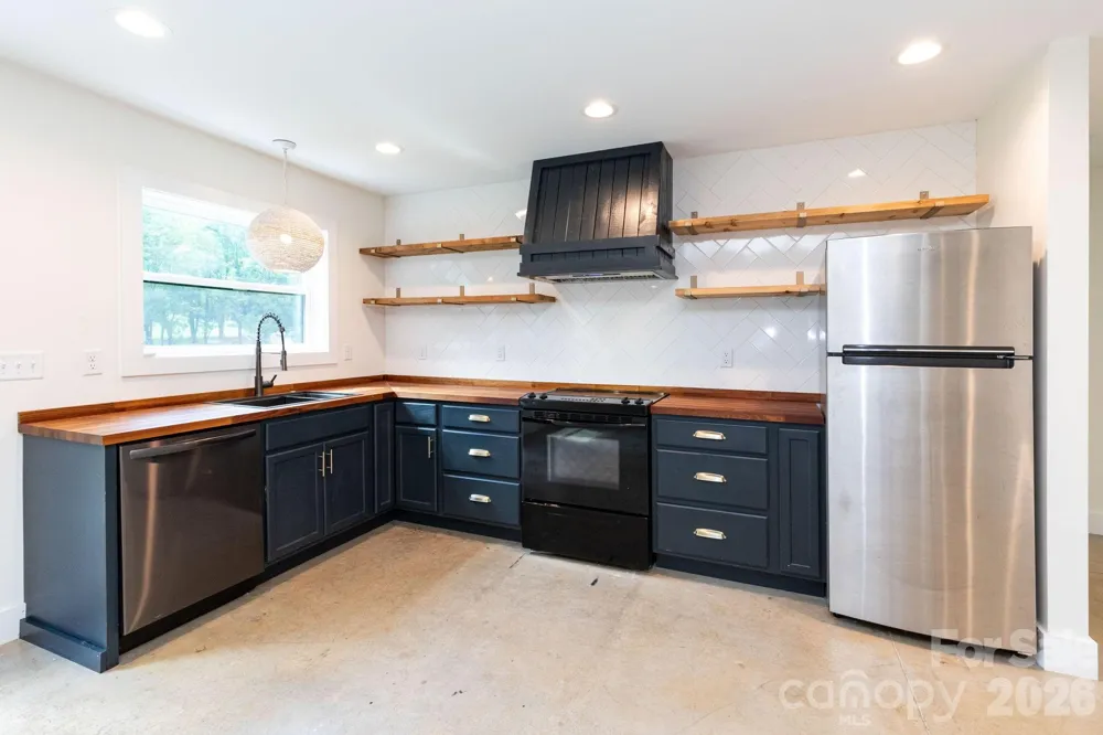 881 Burney Mountain Road Fletcher, NC 28732