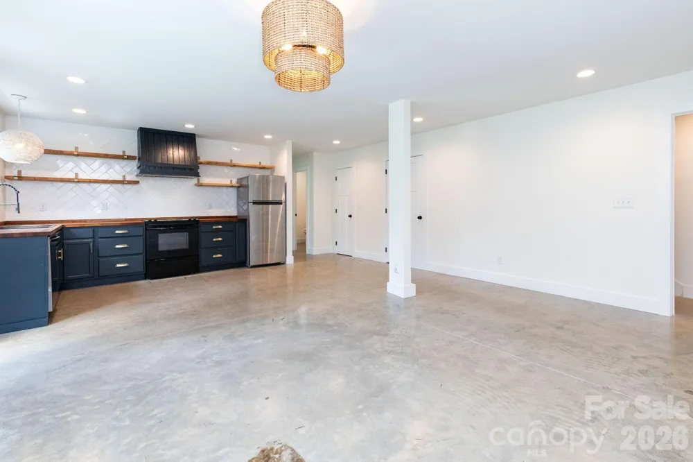 881 Burney Mountain Road Fletcher, NC 28732