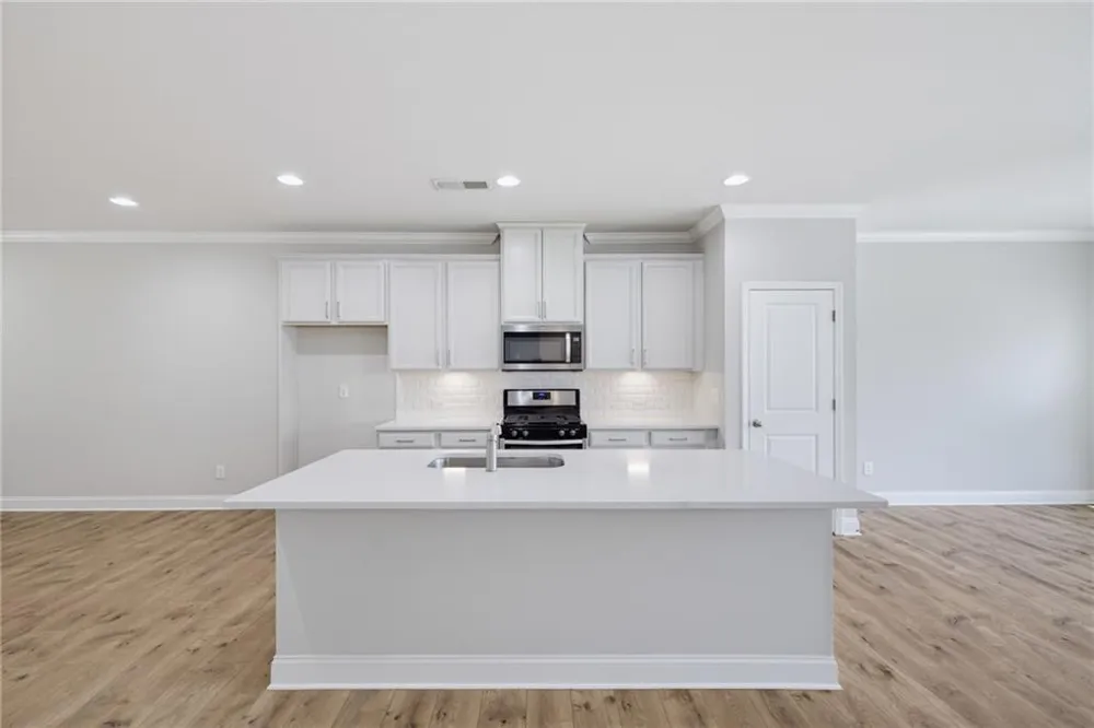 1637 Venture Point Way Decatur, GA 30032