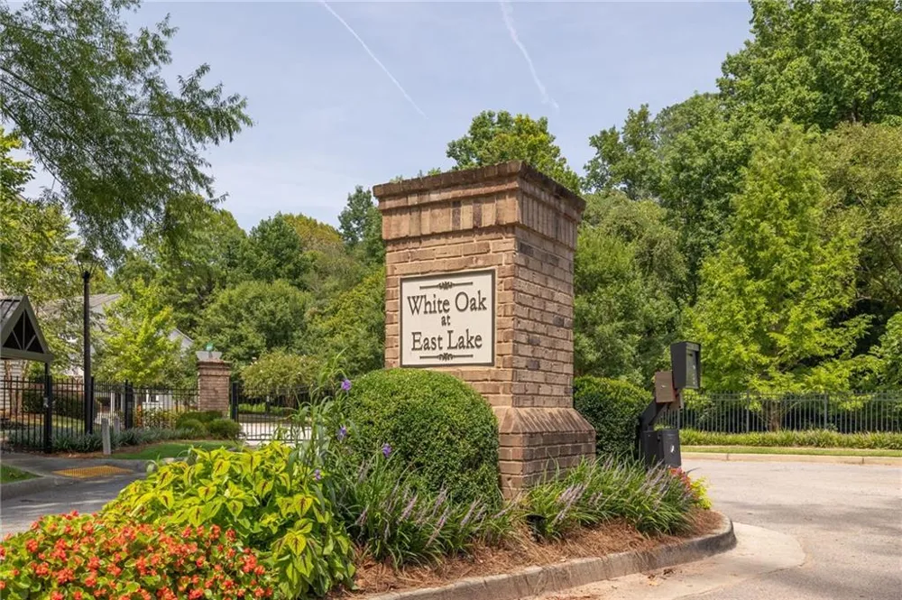 1637 Venture Point Way Decatur, GA 30032