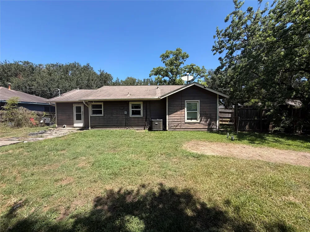 2631 Camp Circle La Marque, TX 77568