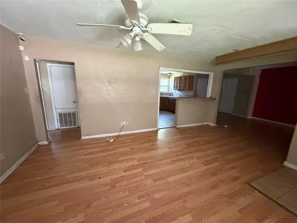 2631 Camp Circle La Marque, TX 77568