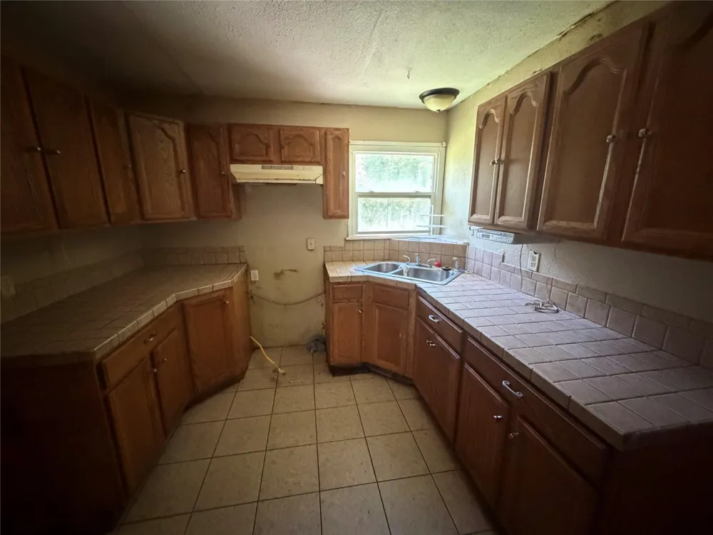 2631 Camp Circle La Marque, TX 77568