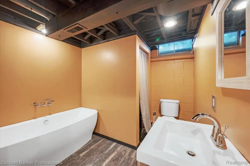 2488 Springfield Drive Oregon Township, MI 48446