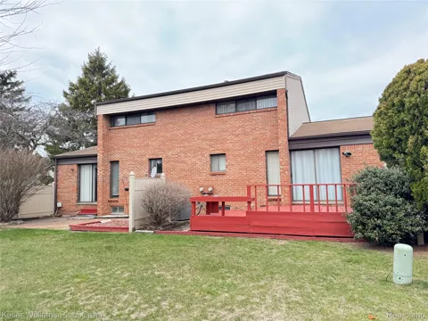2038 Roman Court