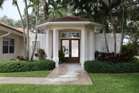 5705 NW 100th Terrace