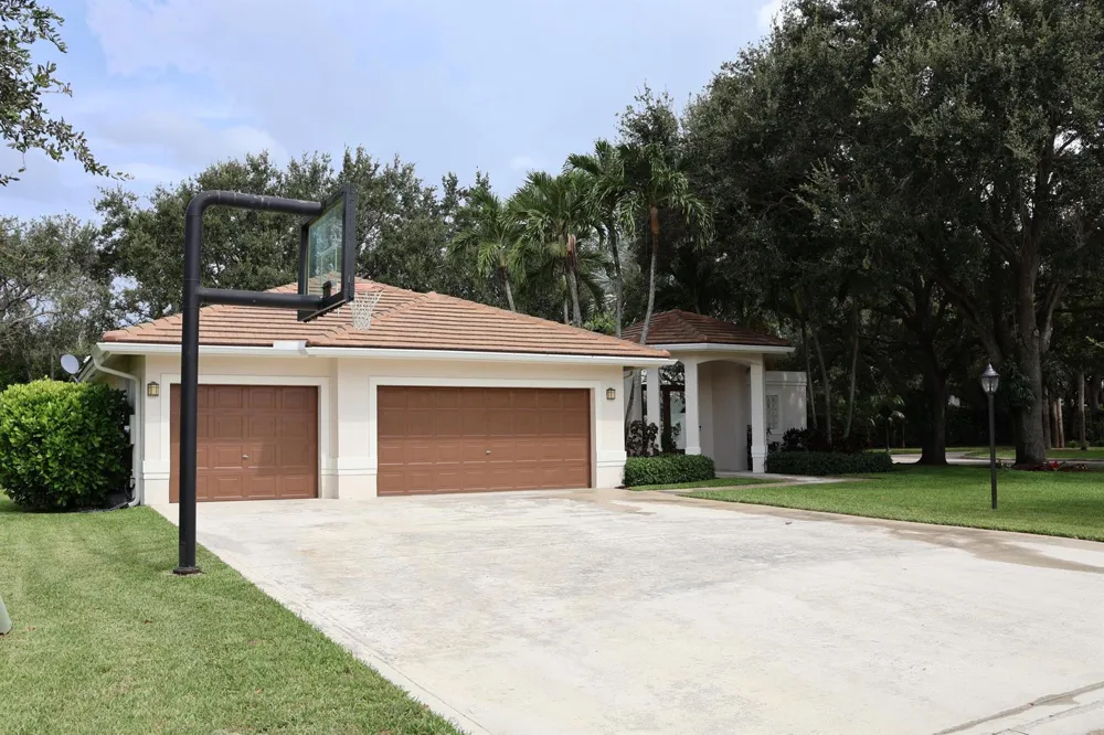 5705 NW 100th Terrace Coral Springs, FL 33076