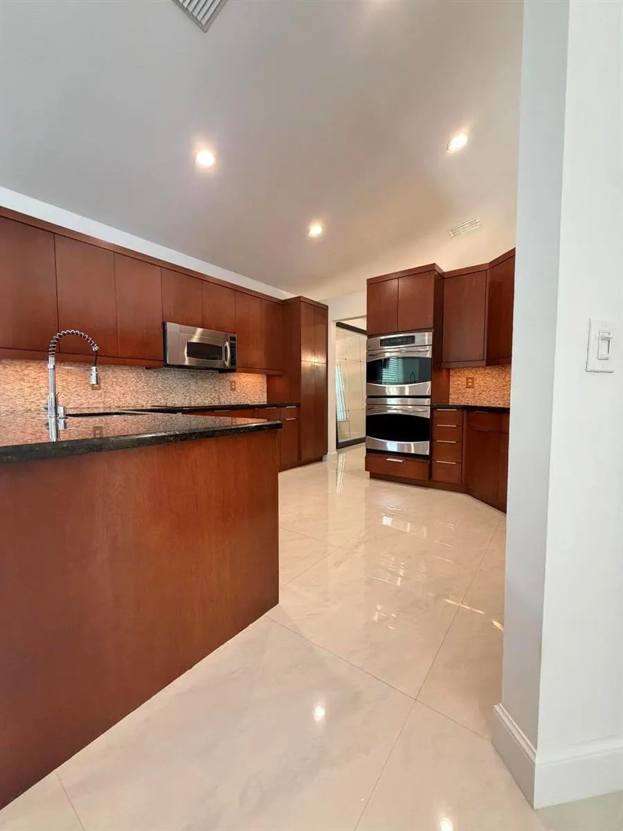 5705 NW 100th Terrace Coral Springs, FL 33076