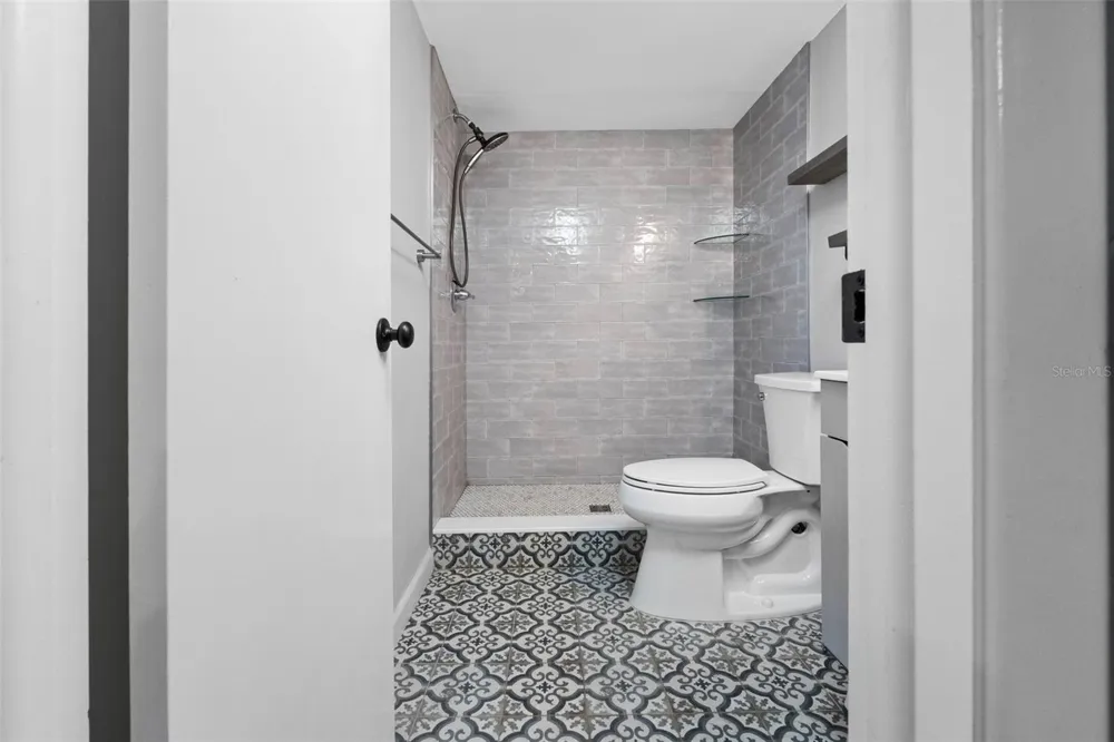 4050 4TH STREET #104 St Petersburg, FL 33703
