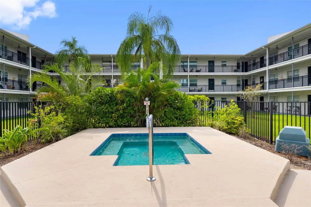 4050 4TH STREET #104 St Petersburg, FL 33703