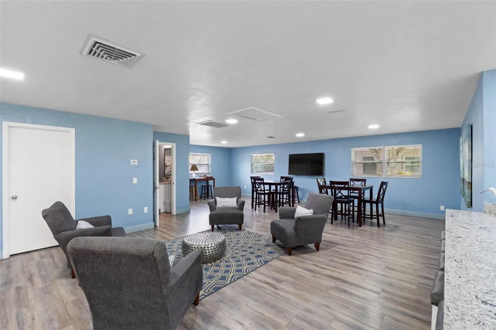 4050 4TH STREET #104 St Petersburg, FL 33703