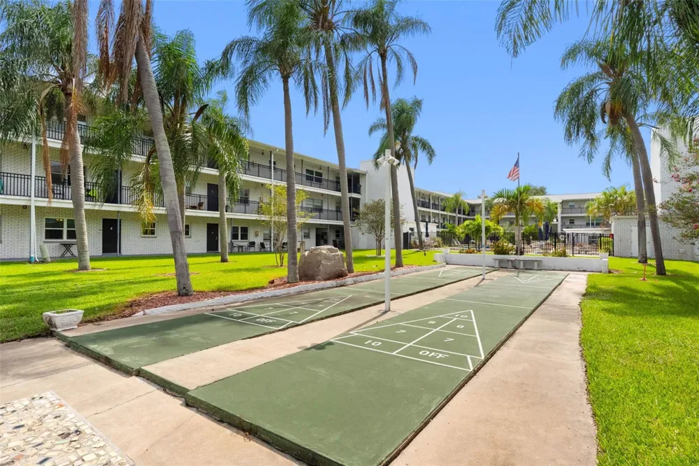 4050 4TH STREET #104 St Petersburg, FL 33703