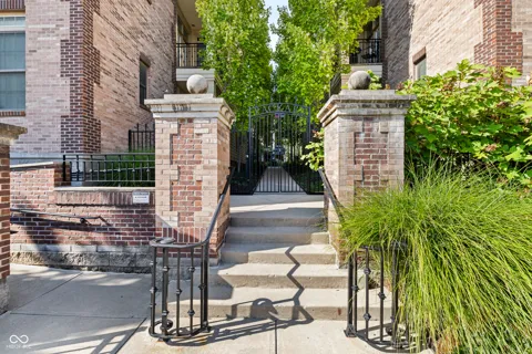 450 E Ohio Street #202