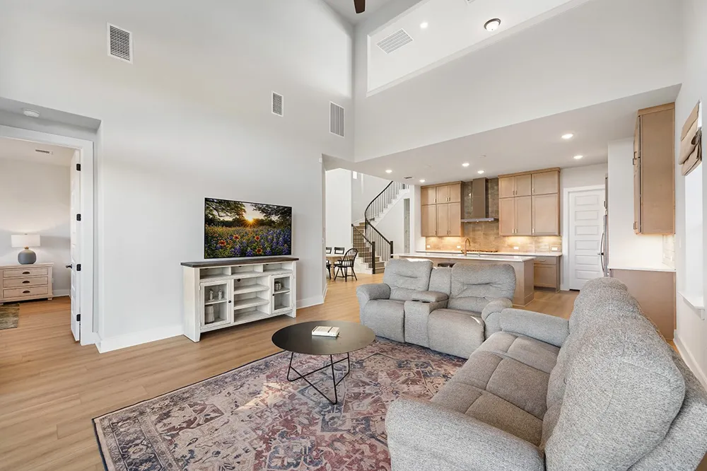 219 Craigends Yew Lane Dripping Springs, TX 78620