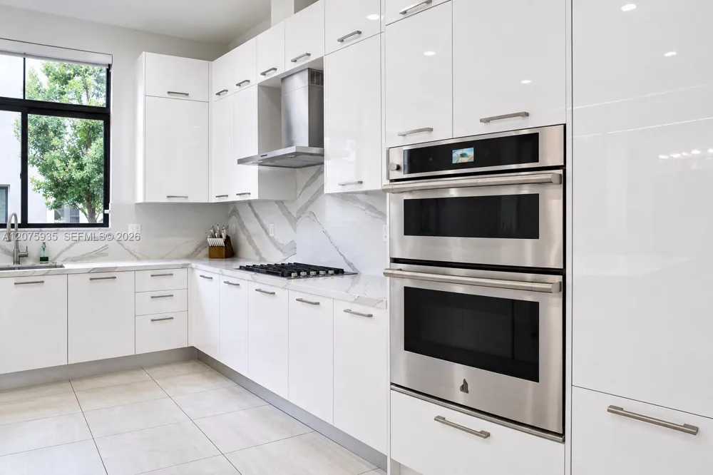 4318 NW 81st Ave Doral, FL 33166