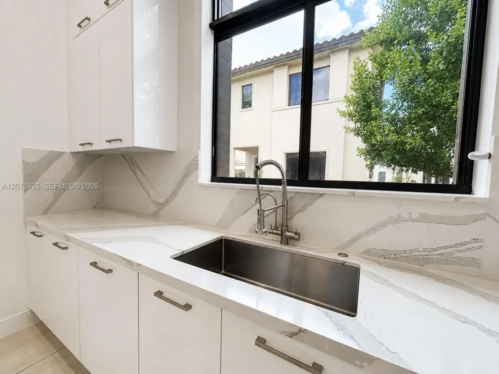 4318 NW 81st Ave Doral, FL 33166