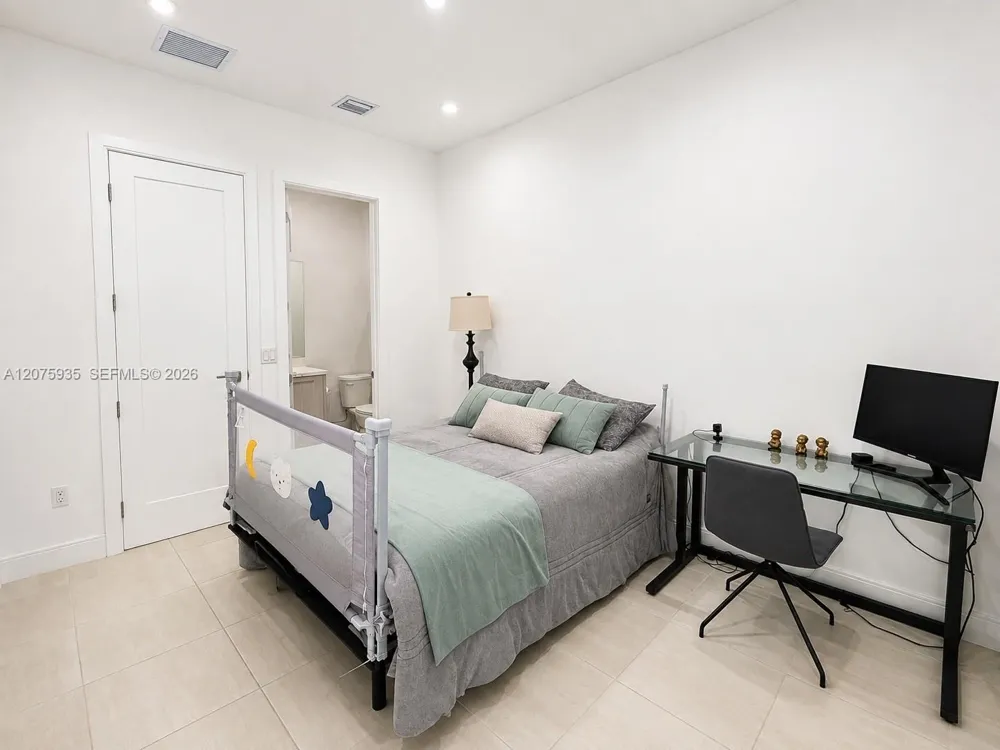 4318 NW 81st Ave Doral, FL 33166