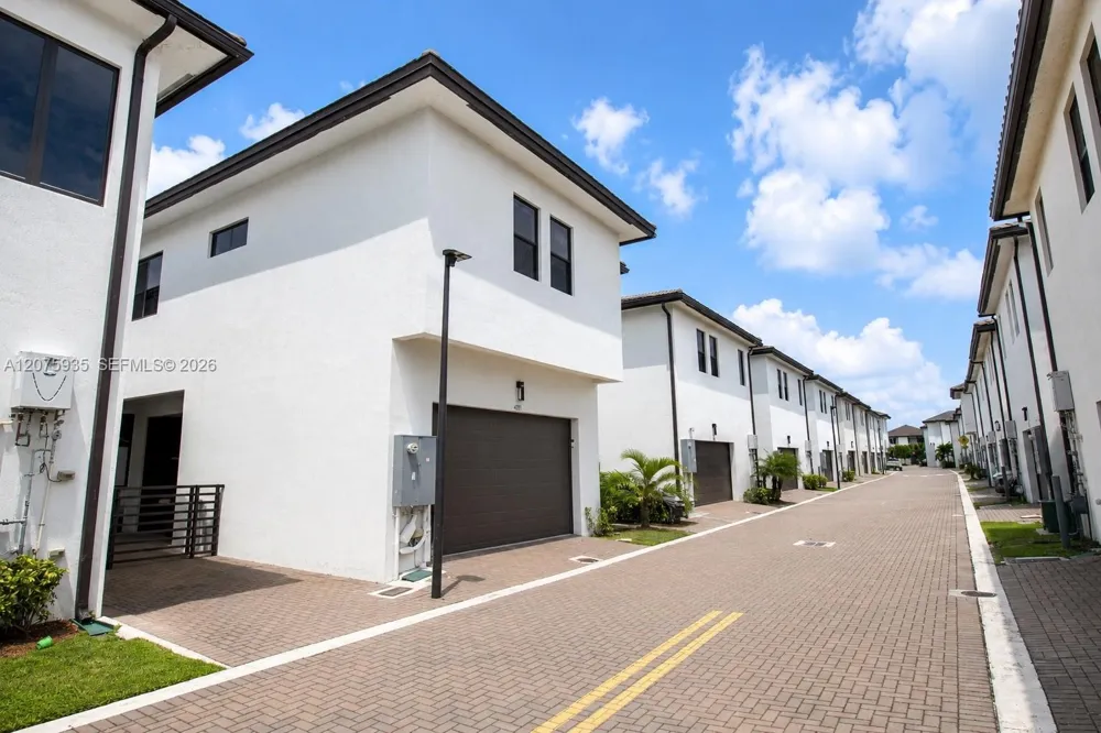4318 NW 81st Ave Doral, FL 33166
