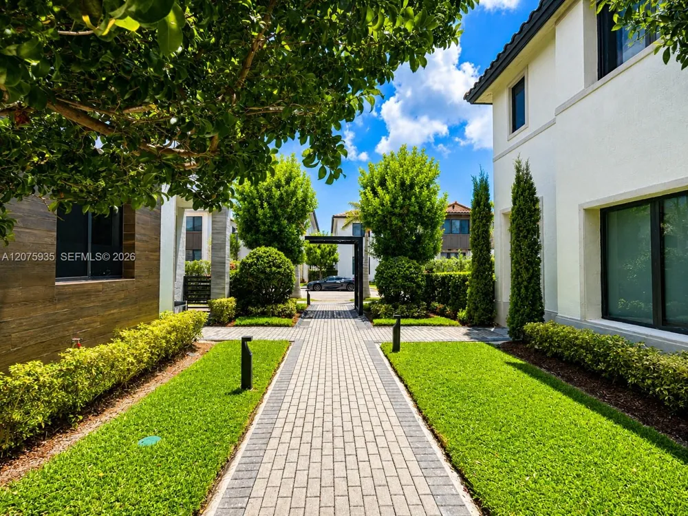 4318 NW 81st Ave Doral, FL 33166