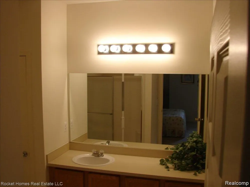 11840 Farmington Road ##59 Livonia City, MI 48150