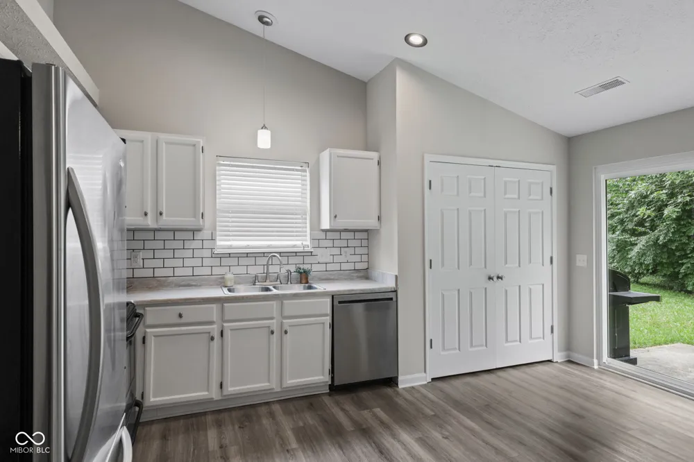 6815 Cherry Laurel Lane Fishers, IN 46038