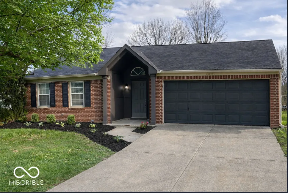 6815 Cherry Laurel Lane Fishers, IN 46038
