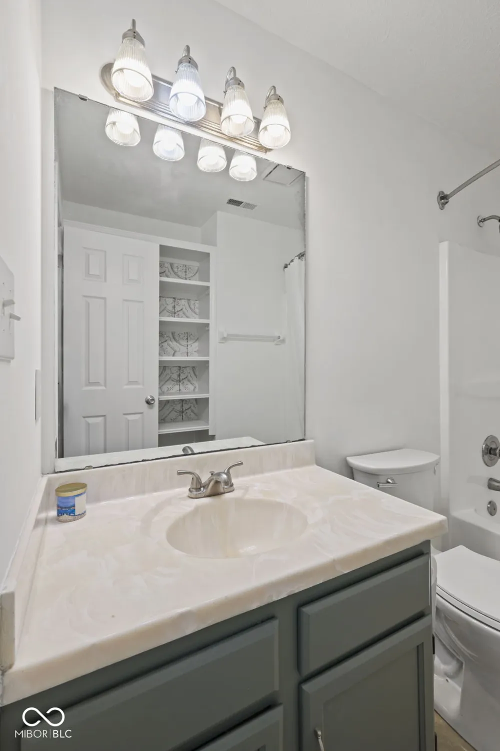 6815 Cherry Laurel Lane Fishers, IN 46038