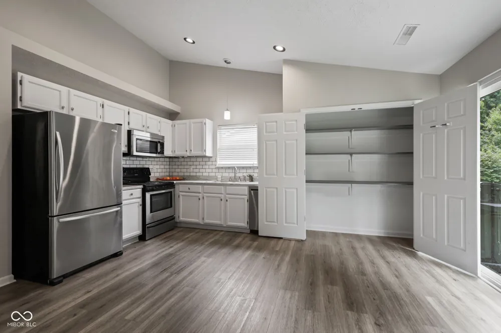 6815 Cherry Laurel Lane Fishers, IN 46038