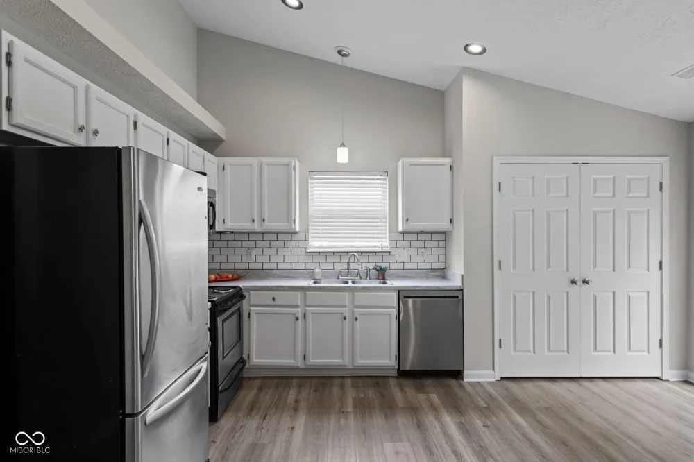 6815 Cherry Laurel Lane Fishers, IN 46038