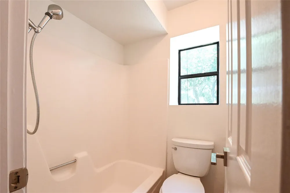 2 Lovers Lane Dickinson, TX 77539