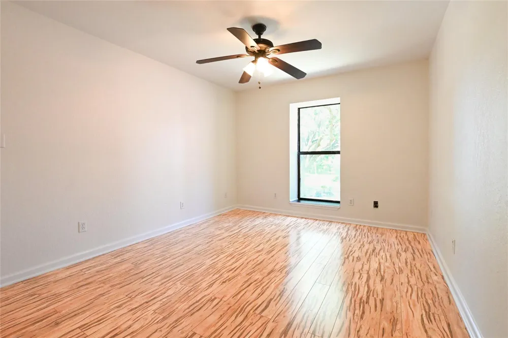 2 Lovers Lane Dickinson, TX 77539