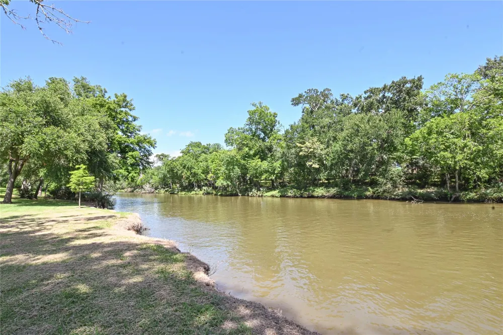 2 Lovers Lane Dickinson, TX 77539