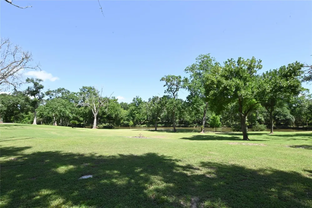 2 Lovers Lane Dickinson, TX 77539