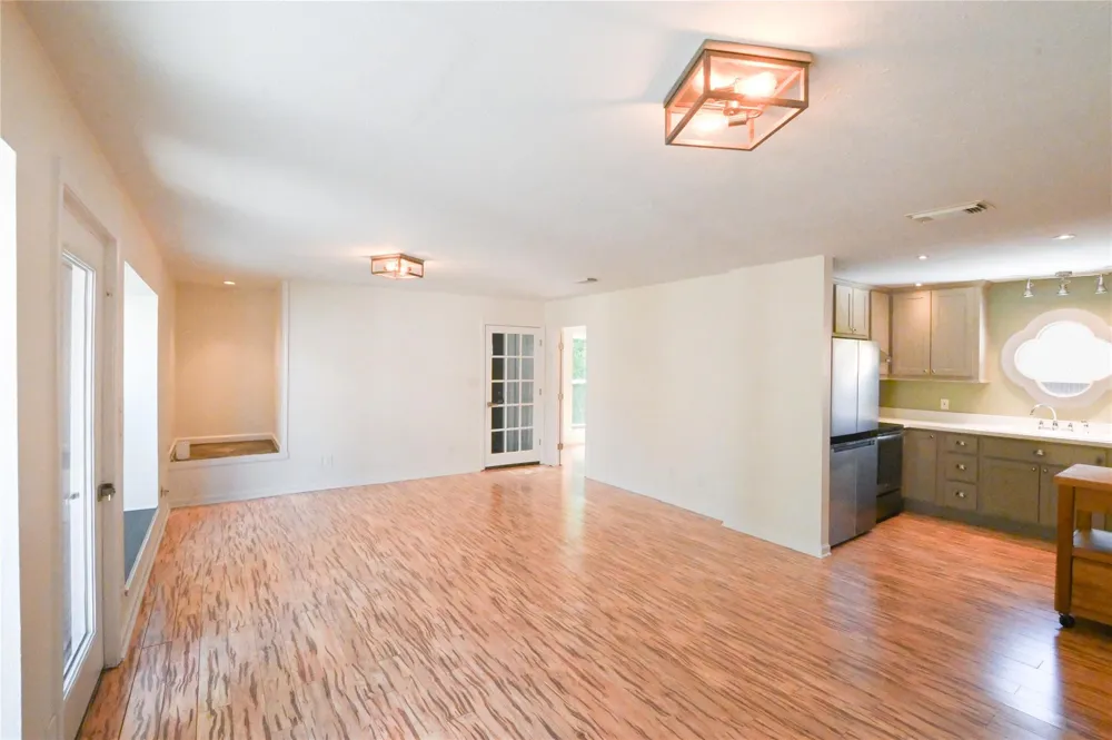2 Lovers Lane Dickinson, TX 77539