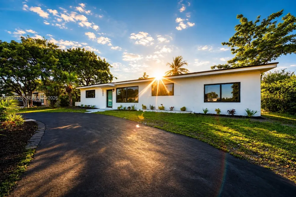 9281 Martinique Dr Cutler Bay, FL 33189