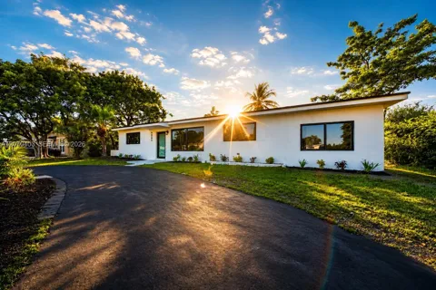 9281 Martinique Dr