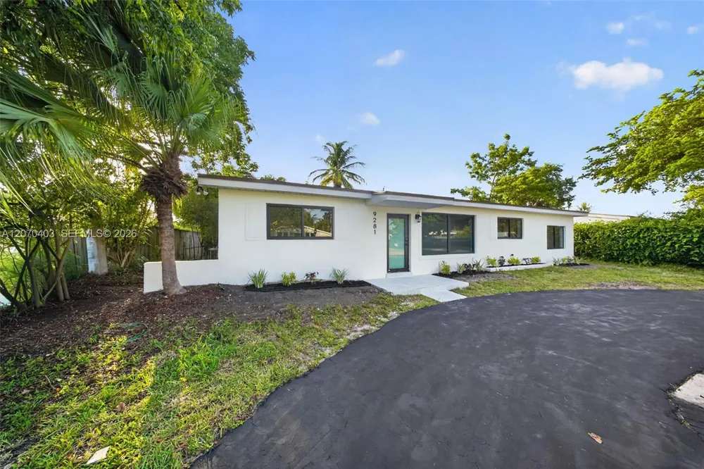 9281 Martinique Dr Cutler Bay, FL 33189