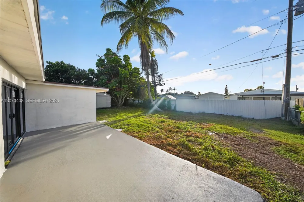 9281 Martinique Dr Cutler Bay, FL 33189