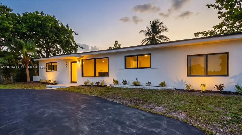 9281 Martinique Dr Cutler Bay, FL 33189