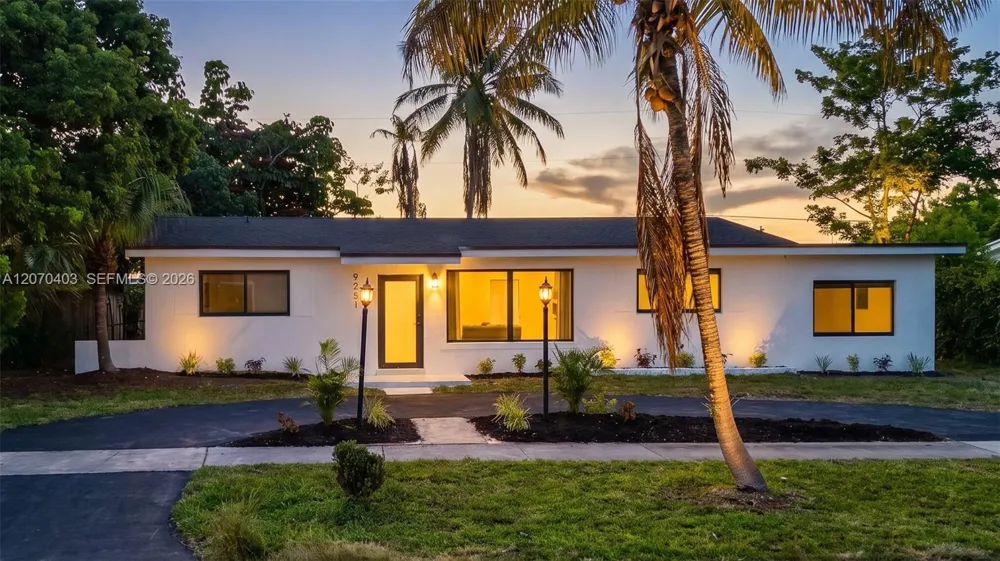 9281 Martinique Dr Cutler Bay, FL 33189