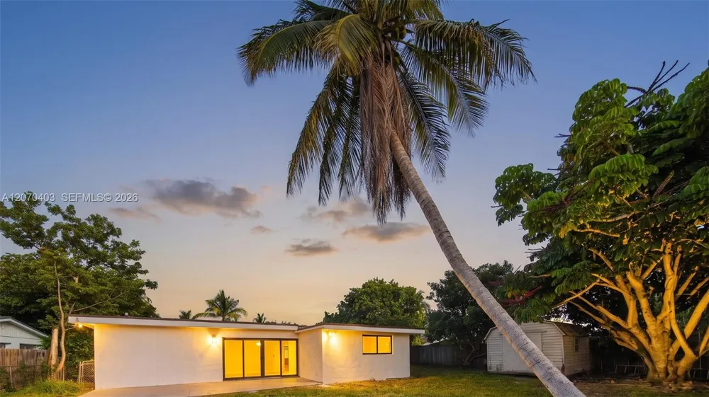 9281 Martinique Dr Cutler Bay, FL 33189