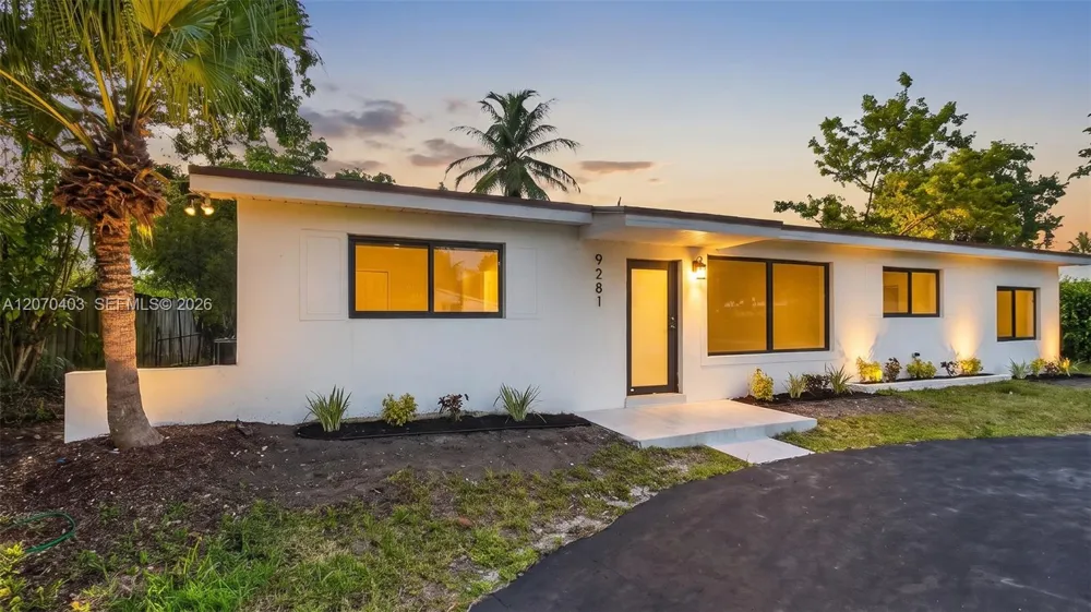 9281 Martinique Dr Cutler Bay, FL 33189