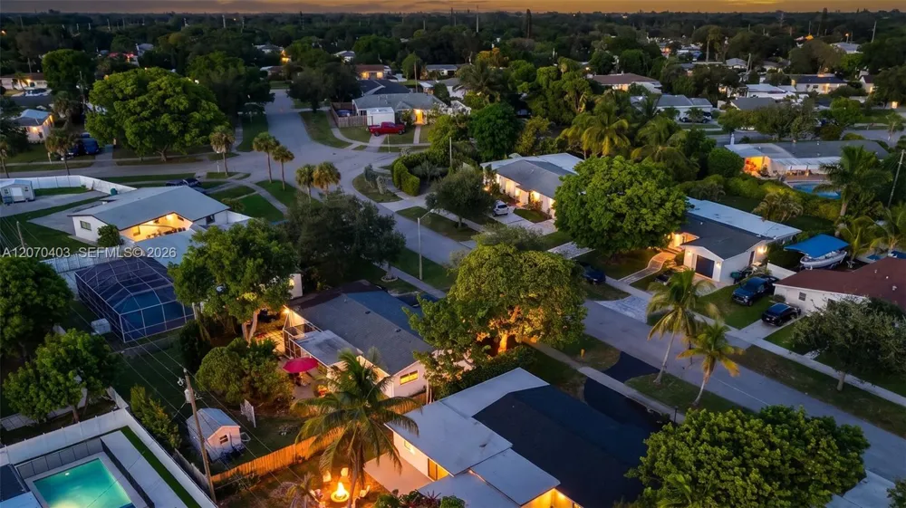 9281 Martinique Dr Cutler Bay, FL 33189
