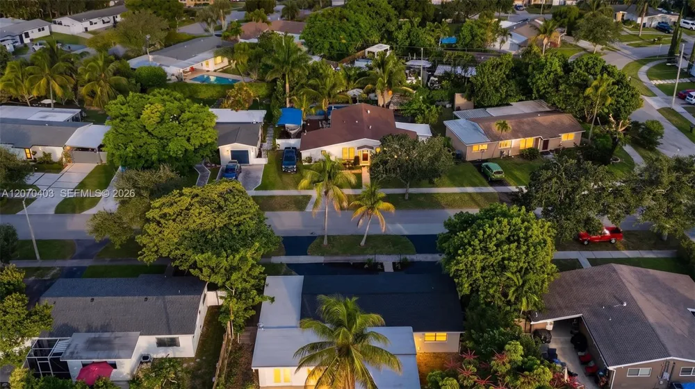 9281 Martinique Dr Cutler Bay, FL 33189