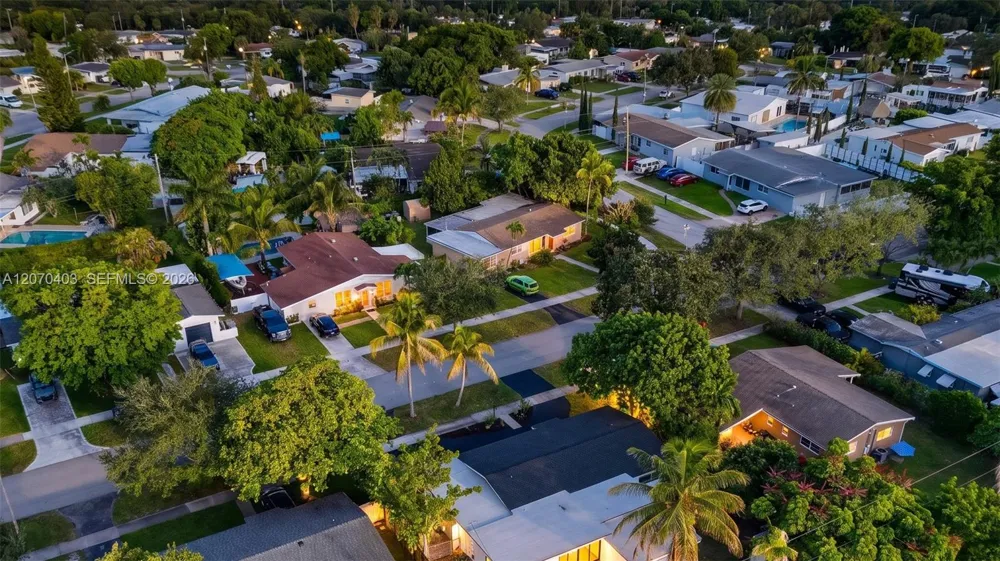 9281 Martinique Dr Cutler Bay, FL 33189