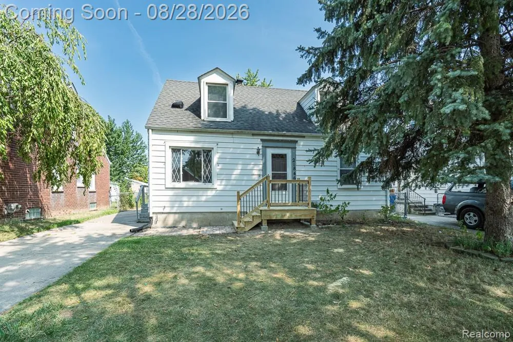 21846 Redmond Avenue Eastpointe City, MI 48021
