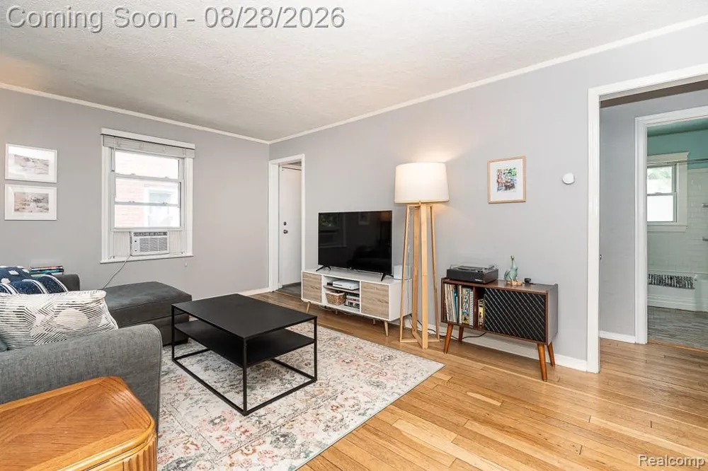 21846 Redmond Avenue Eastpointe City, MI 48021