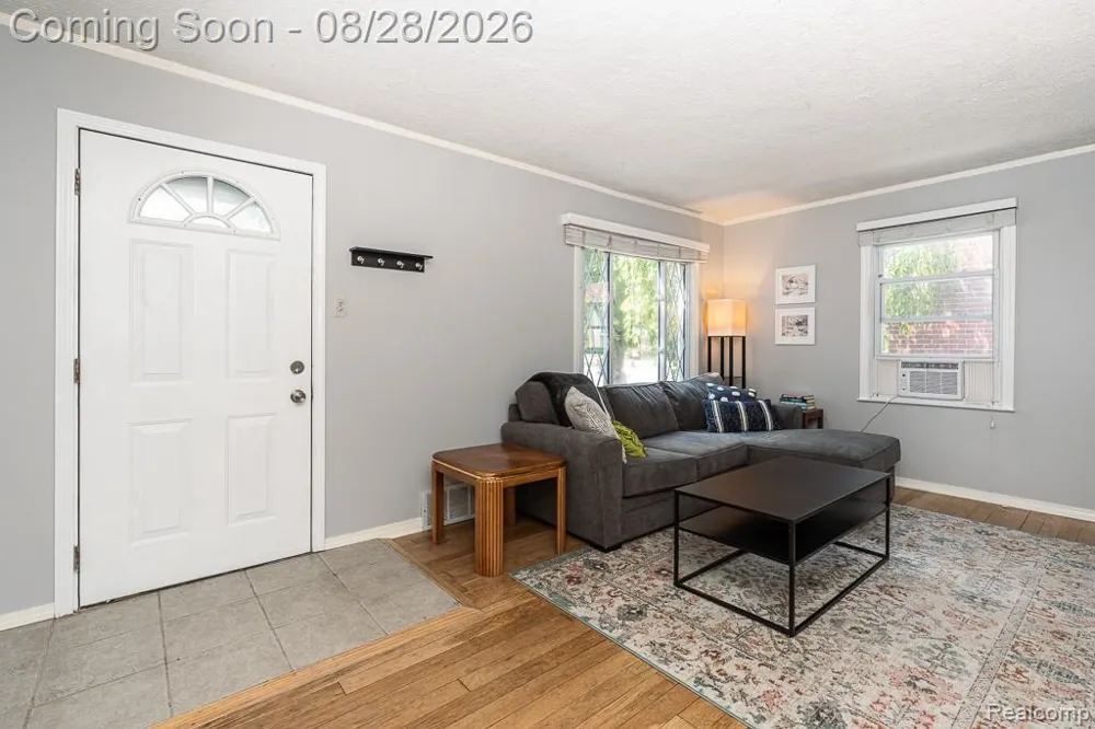 21846 Redmond Avenue Eastpointe City, MI 48021
