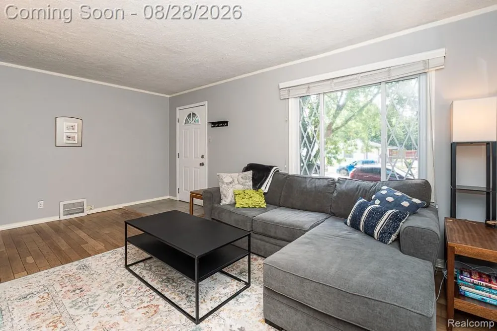 21846 Redmond Avenue Eastpointe City, MI 48021